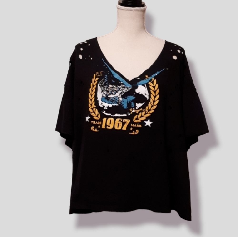 Black distressed graphic tshirt